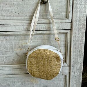 Cute crossover purse!